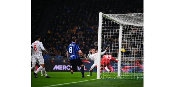 Inter Milán pomstí Fiorentinu 2:1 a bodově těsně následuje Neapol
