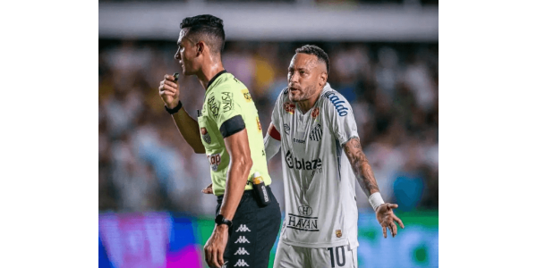 Santos utrpěl porážku, Neymarův první zápas po jeho comebacku vyvolal kontroverzi